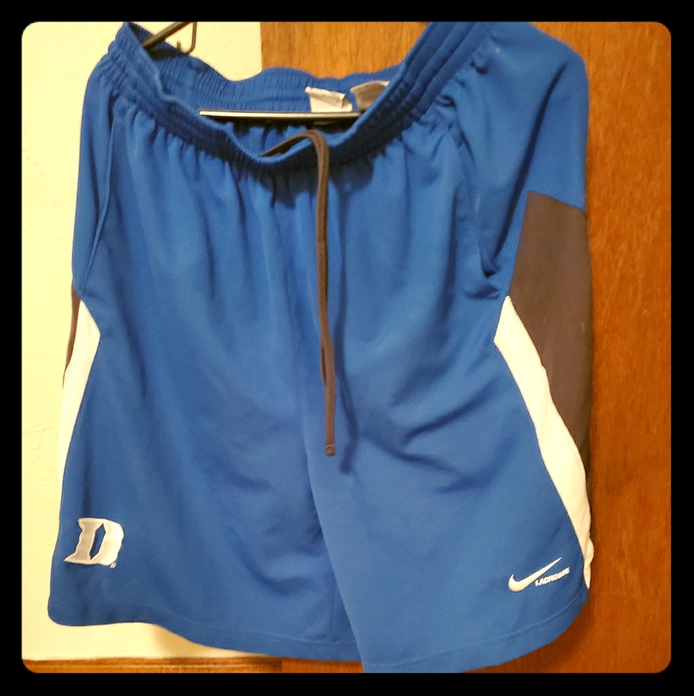 Mens athletic shorts